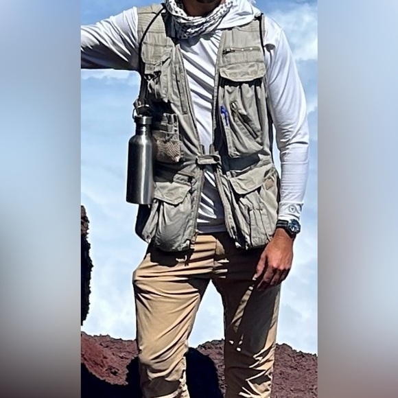 Banana Republic Other - BANANA REPUBLIC - Mens Sz Small SAFARI Utility Fishing Hunting Vest Tan